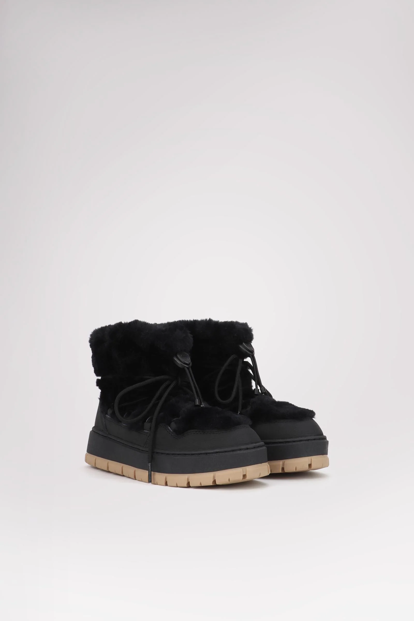 Cyra Women's Lace Up Boot w/inside zip - Image 13