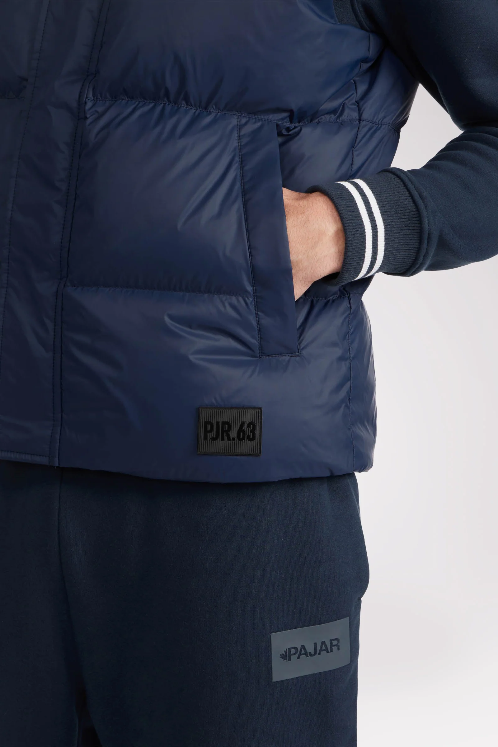 Falkoner Men's Quilted Puffer Vest - Image 25